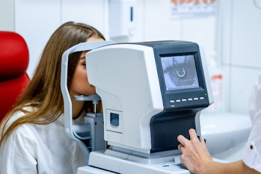 8 Signs You Might Need to See an Ophthalmologist